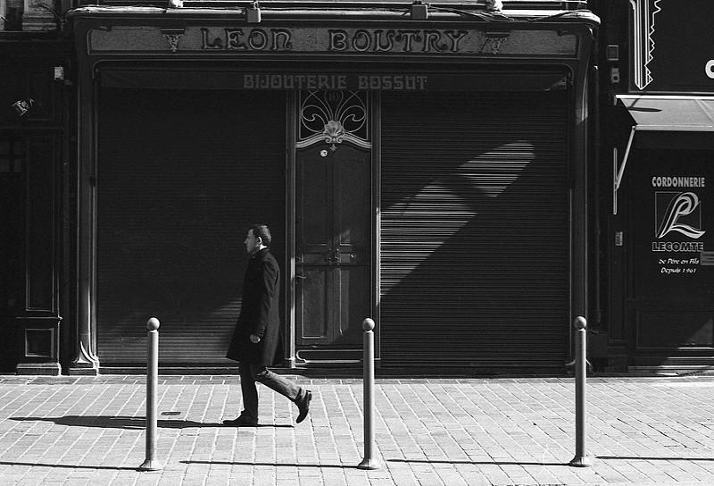 Photo argentique de rue à Lille avec du film Rollei retro 100. une pellicule disparue.