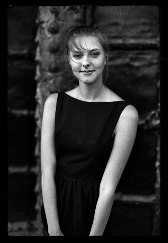 Portrait noir et blanc argentique pour créatrice de mode et artisans du textile à Lille Roubaix Tourcoing.