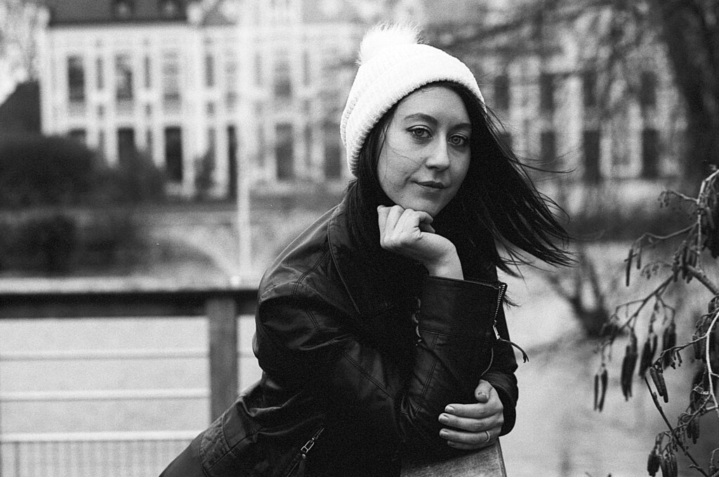 Un shooting modèle avec de la Kodak Tri-X 400. Quelle alternative à ce film noir et blanc pour un amateur ? Et quels seront mes choix dans mon activité de photographe mariage ? 