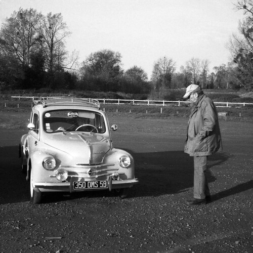 Photographie argentique format 35mm recadrée au format carré.
