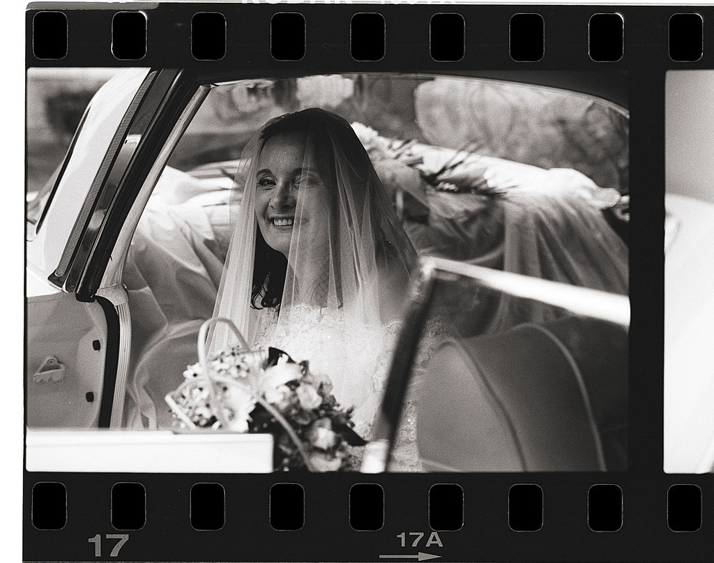 Photographie de mariage en argentique. Pellicule Kodak numérisée avec bande.