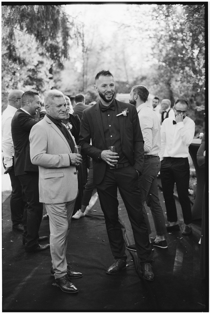 Début de soirée en argentique en lumière naturelle. Film kodak tri-X 400 poussé à 1600 ISO.