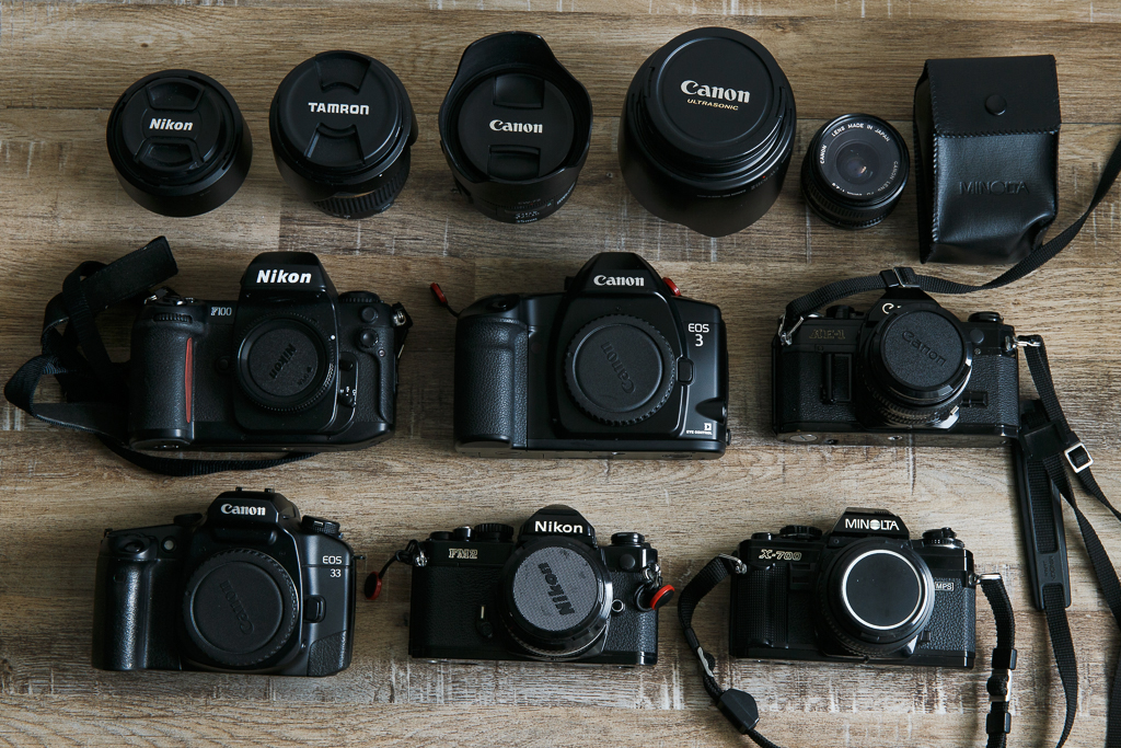 Parc matériel photo argentique boîtiers reflex et objectifs Canon Nikon et Minolta.