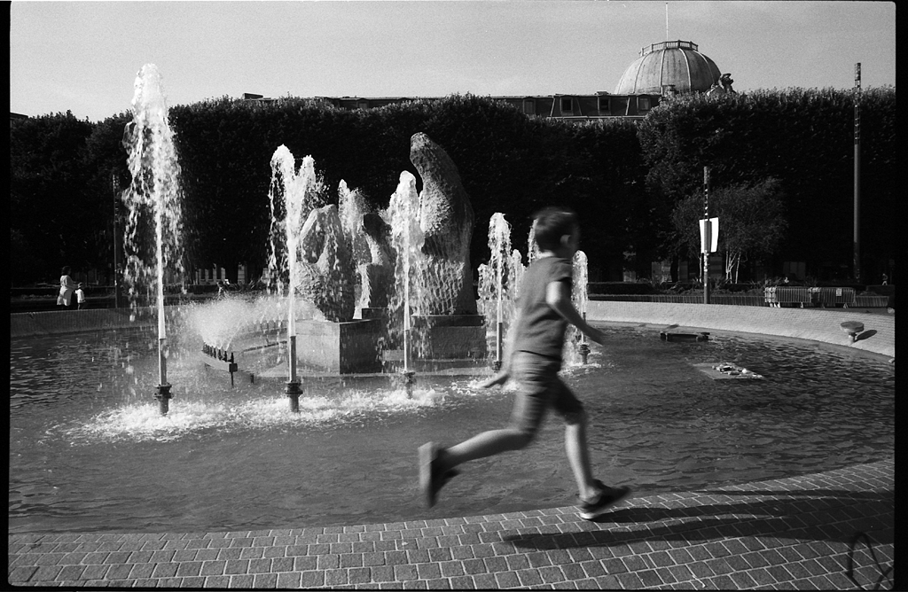 Pellicule argentique périmée - film noir et blanc date péremption dépassée de 24 ans