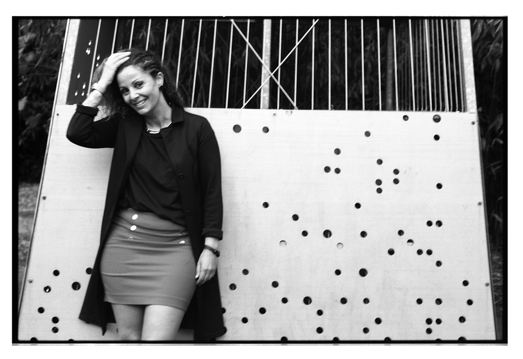 Portrait argentique noir et blanc flou artistique. Ilford Pan F 50 ISO Lille.
