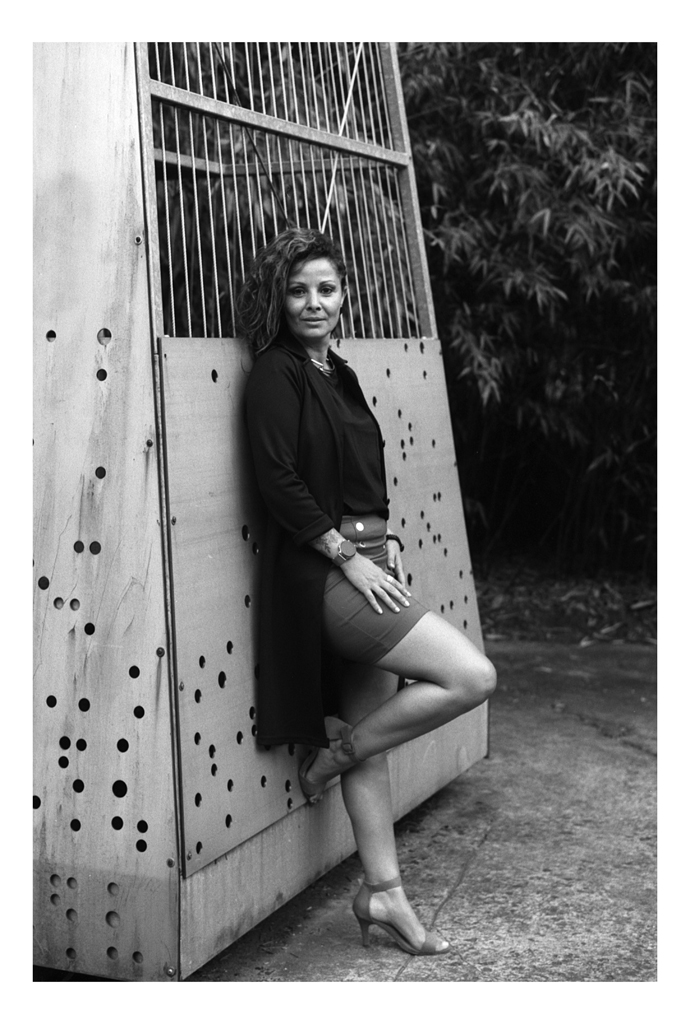 Portrait femme extérieur lumière naturelle argentique noir et blanc. Ilford Pan F Lille.