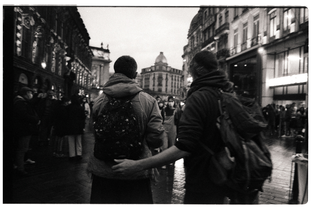 Développement Caffenol d'une pellicule Ilford HP5. Test avec photographie de rue à 800 ISO. 