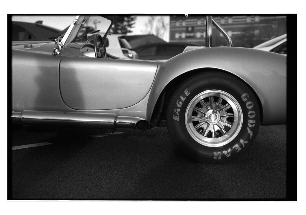 Carrosseries de voitures en noir et blanc&nbsp;argentique