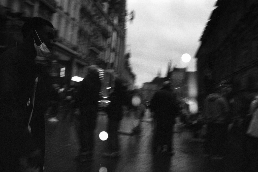 Noir et blanc rétro à 1600 ISO avec une pellicule&nbsp;Ilford