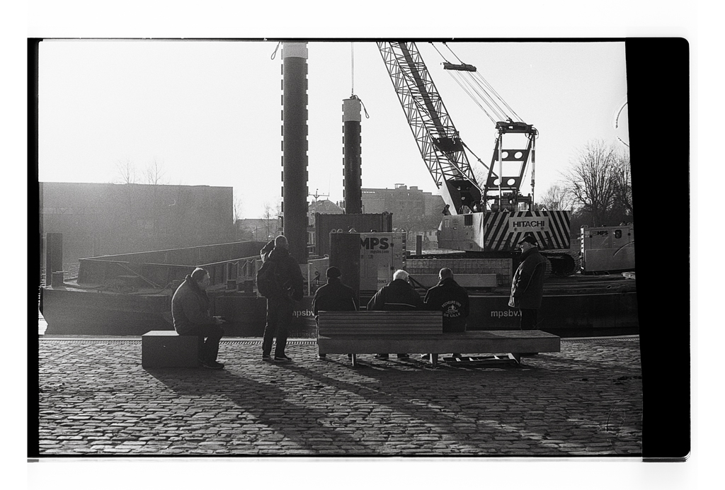 Le long des quais en noir et&nbsp;blanc