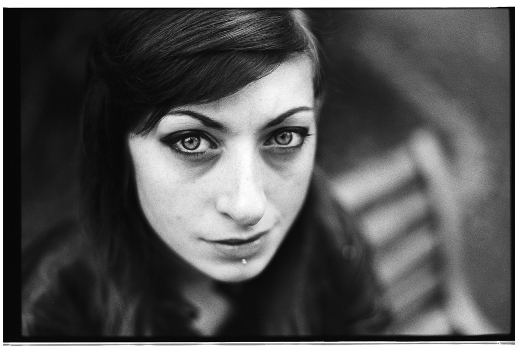 Portrait NB sur pellicule argentique à Lille. photographe professionnel Nord spécialisé argentique.