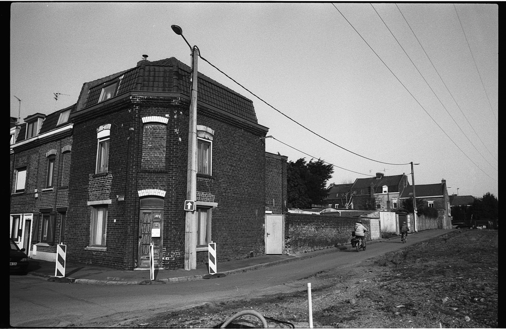 Etranges territoires - Photographies argentiques du Nord. Photos noir et blanc urbaines. Canon AE1 et 28mm. Fomapan 100 ISO.