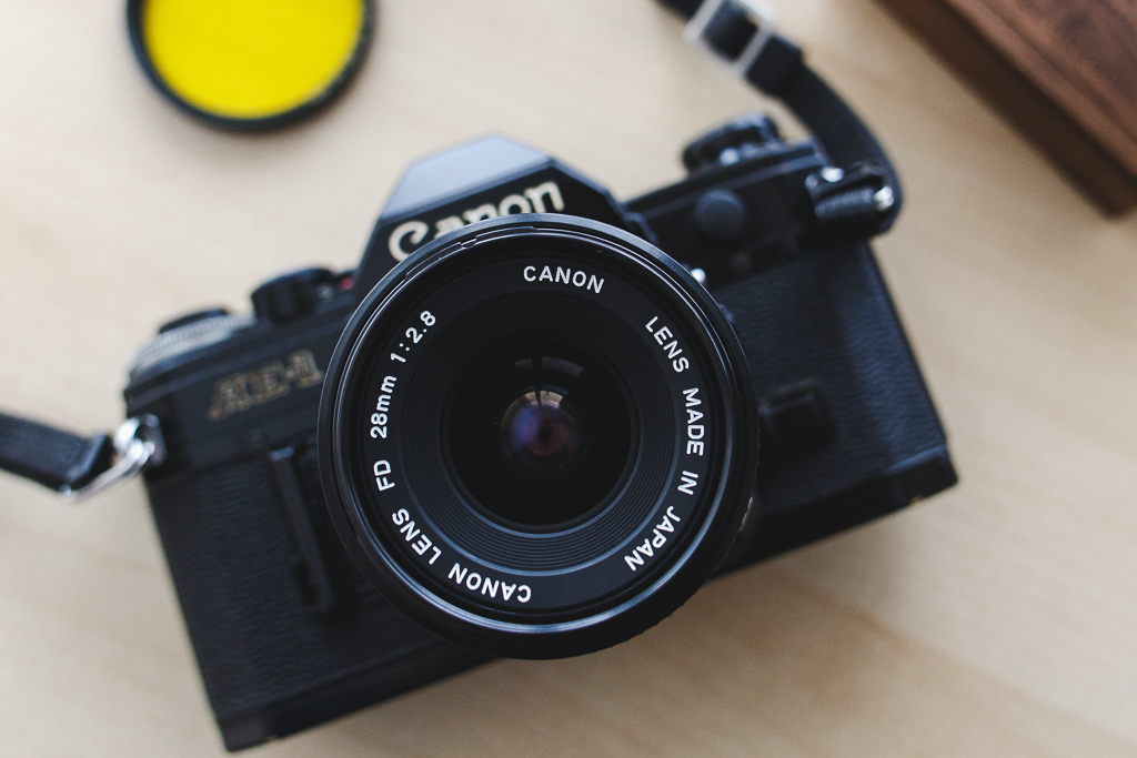 Canon AE-1 + 28 mm : pourquoi cette focale vous surprendra&nbsp;?