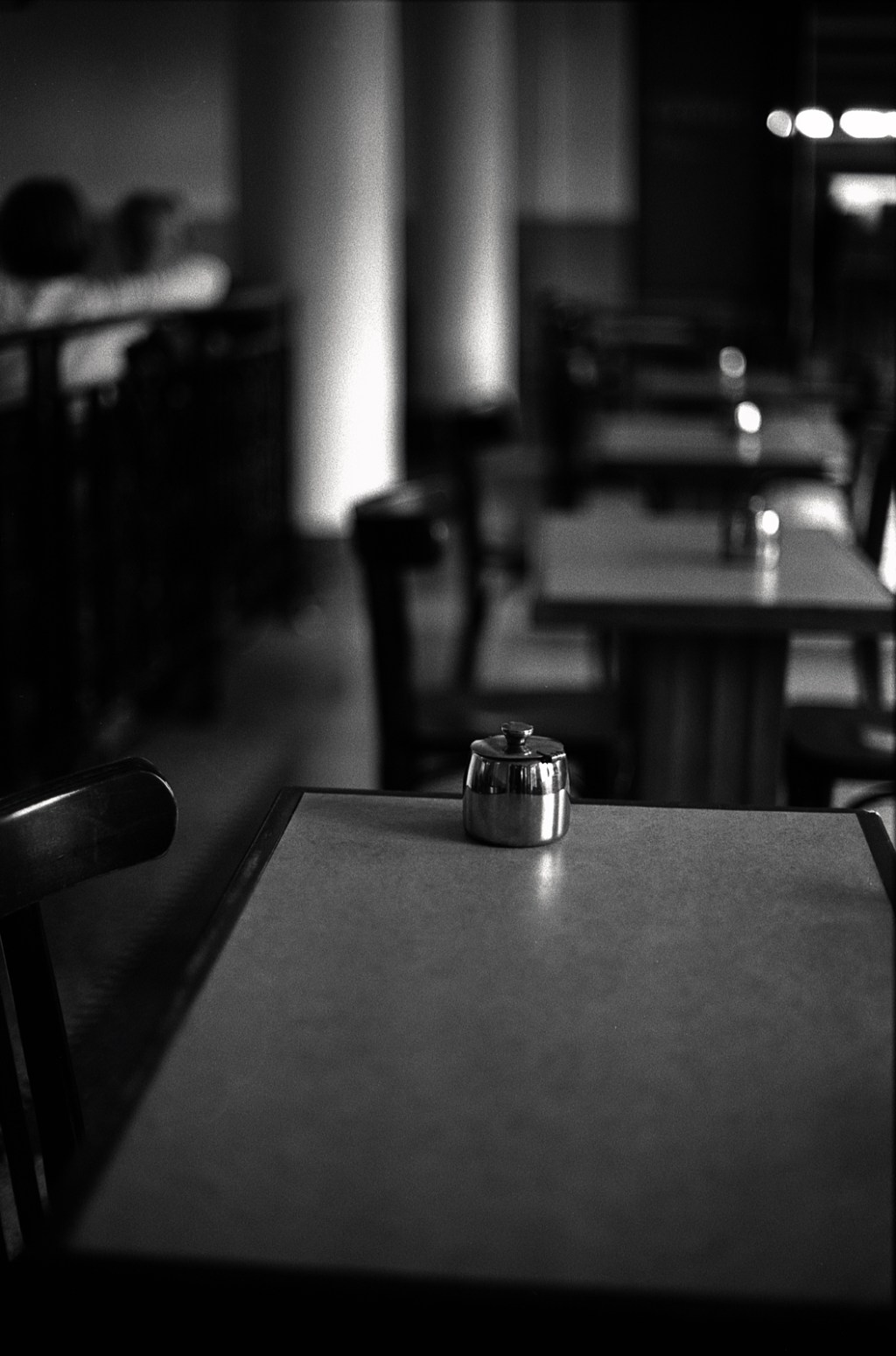 Film noir et blanc au musée : maîtriser lumière, contraste et&nbsp;ambiance