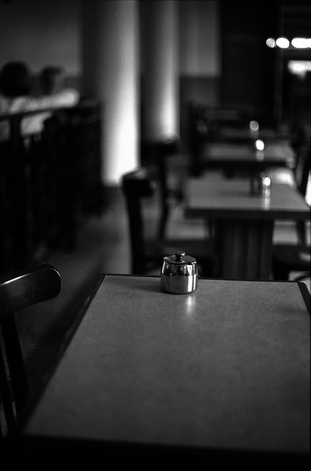 Film noir et blanc au musée : maîtriser lumière, contraste et&nbsp;ambiance