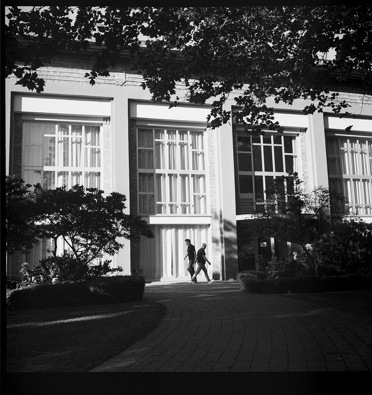 Photographie de rue au Rolleiflex - Ilford Delta 4000.