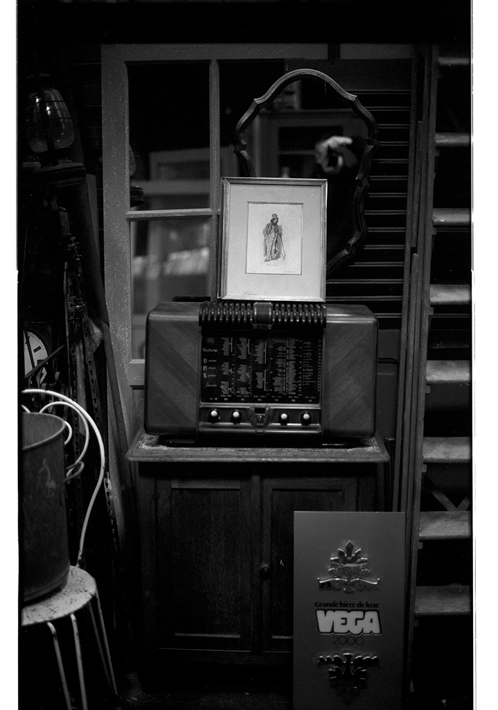 Photographies argentiques chez Les Antiquaires à Saint André lez Lille. Photo à l'ancienne chez un antiquaire lillois. Fomapan 100 développement manuel avec ilfosol 3.