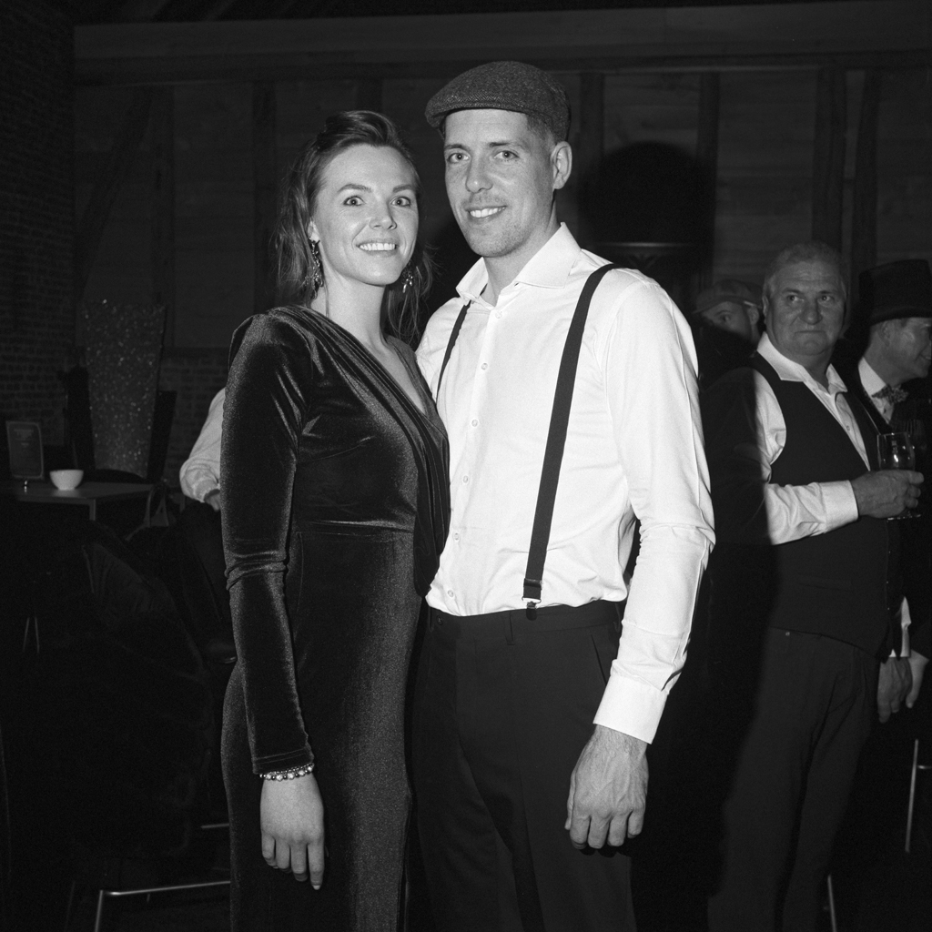 Portrait retro en noir et blanc argentique. Choix de la pellicule pour les portraits au moyen format.