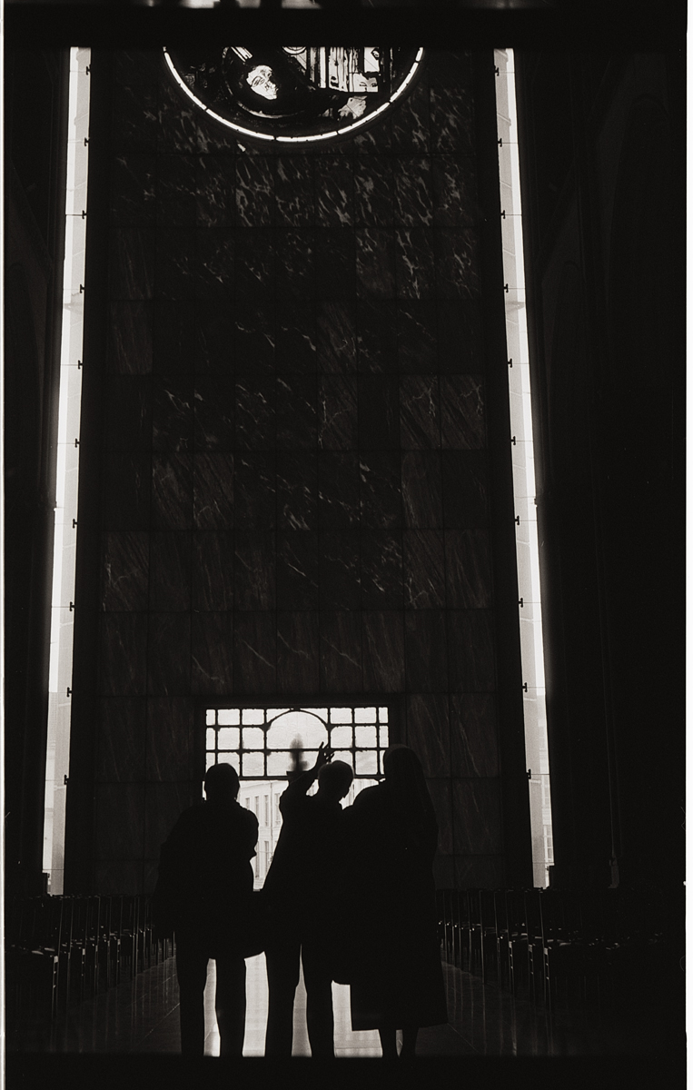 Photo argentique intérieur de la Cathédrale Notre Dame de la Treille de Lille - Photo tourisme sans stress dans les vieux quartiers du centre avec appareil ancien.