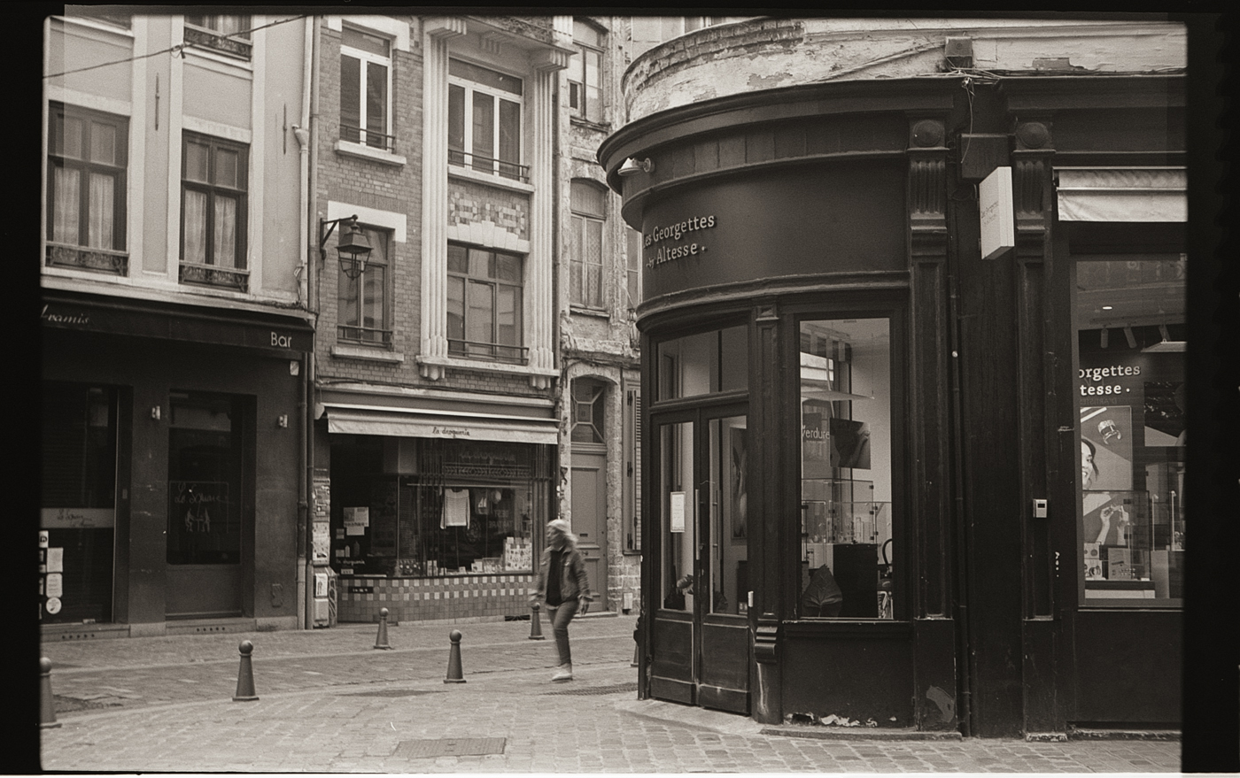 Le vieux Lille photographié en argentique avec un appareil photo des années 50. balade en mode slow.