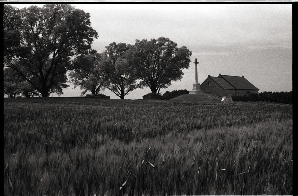 Photo de paysage du plat pays en Belgique. Argentique noir et blanc.