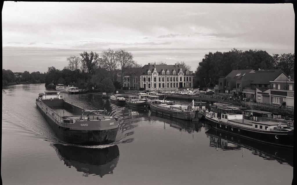 Photographier à l'ancienne sans cellule ni mise au point assistée. Appareils photo anciens moyen format Voigländer Bessa I. Photographe argentique Lille.