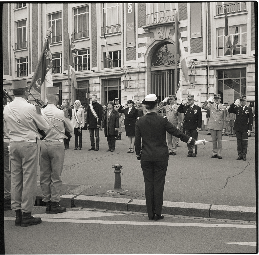 Mémoire de la France - Hommage aux anciens combattants - 8 mai 1945 - Photographie argentique à l'ancienne - En présence de Martine Aubry maire de Lille