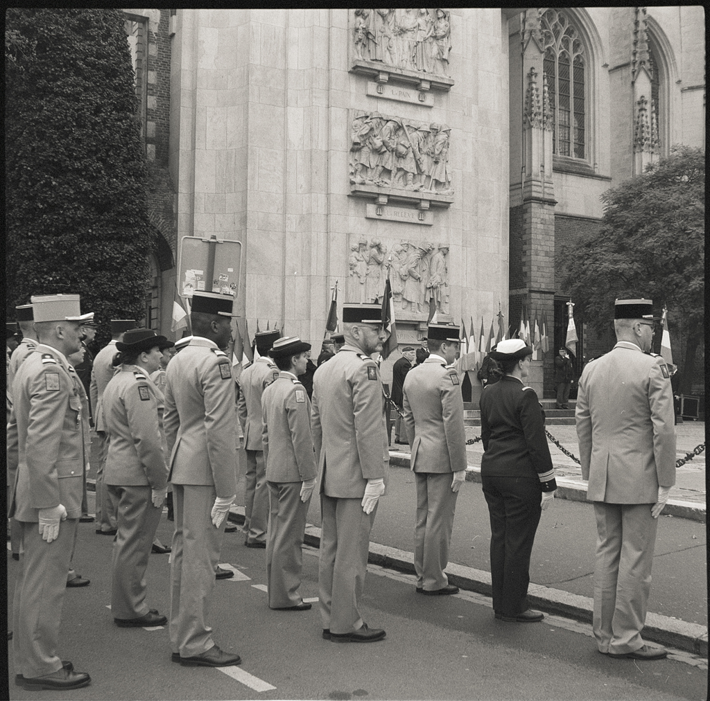 Célébration du 8 mai 1945 - Lille - Photographie argentique à l'ancienne avec un un moyen format Zeiss Ikonta 1950 - Photographe argentique pro