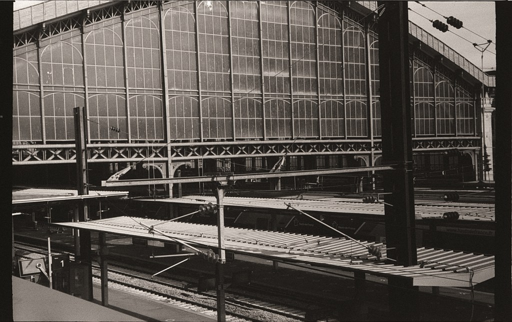 Zorki 4K photo BW Fomapan hall de gare HD Lille