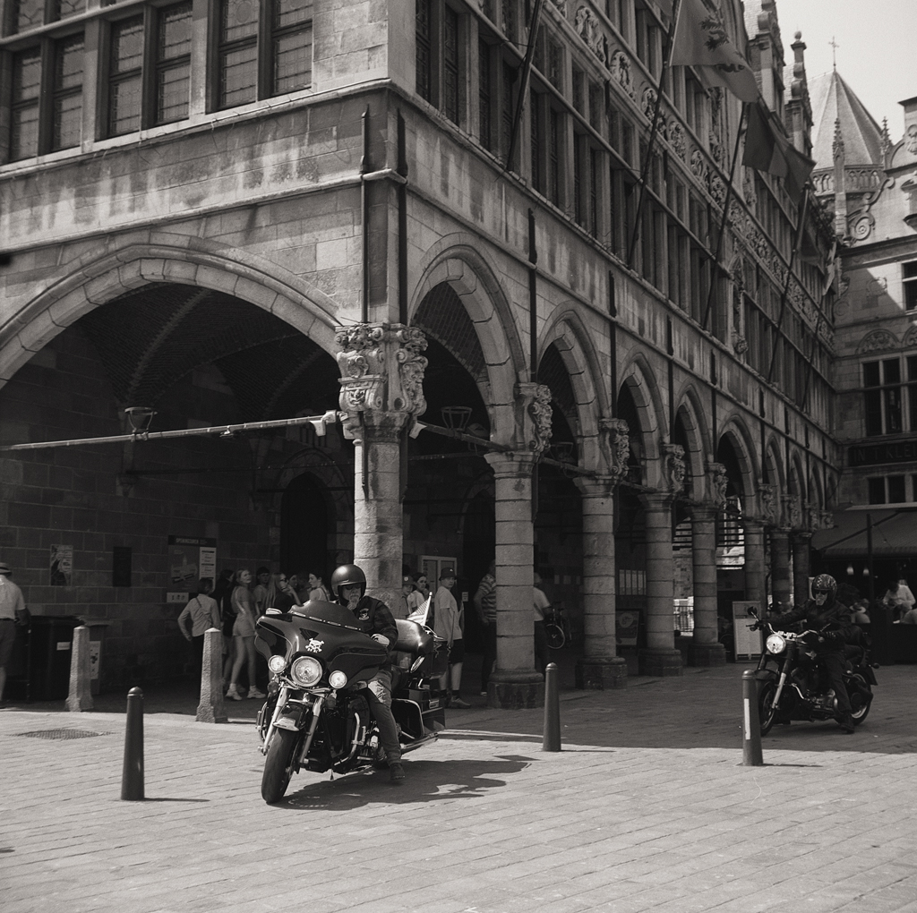 Zeiss Ikon 6×6 : le charme silencieux d’un moyen format&nbsp;oublié