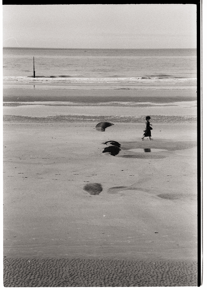 Photographie inspirante en bord de mer. L'imperfection de la pellicule argentique au service de la créativité.