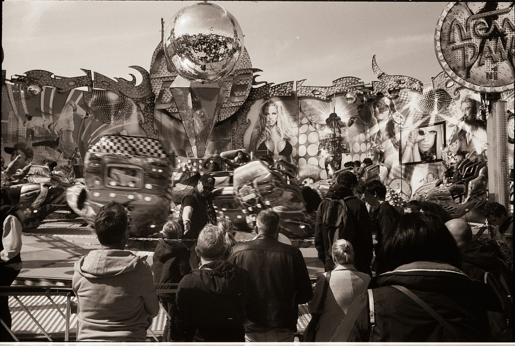 Fête forraine à Lille – Zorki 4 – Fomapan&nbsp;100