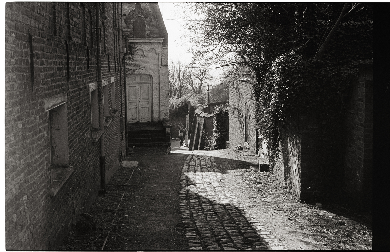 Photo noir et blanc lors d'un Photowalk argentique à Cassel. Déambulation et découverte de technique photo avec un 24x36 ancien ou un Moyen Format.
