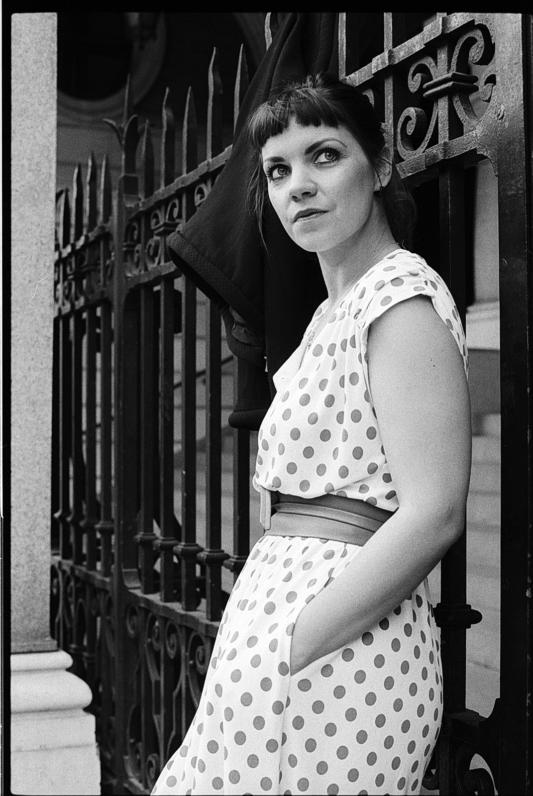 Lookbook mode rétro argentique. Shooting collection vintage noir et blanc 35mm et moyen format.
