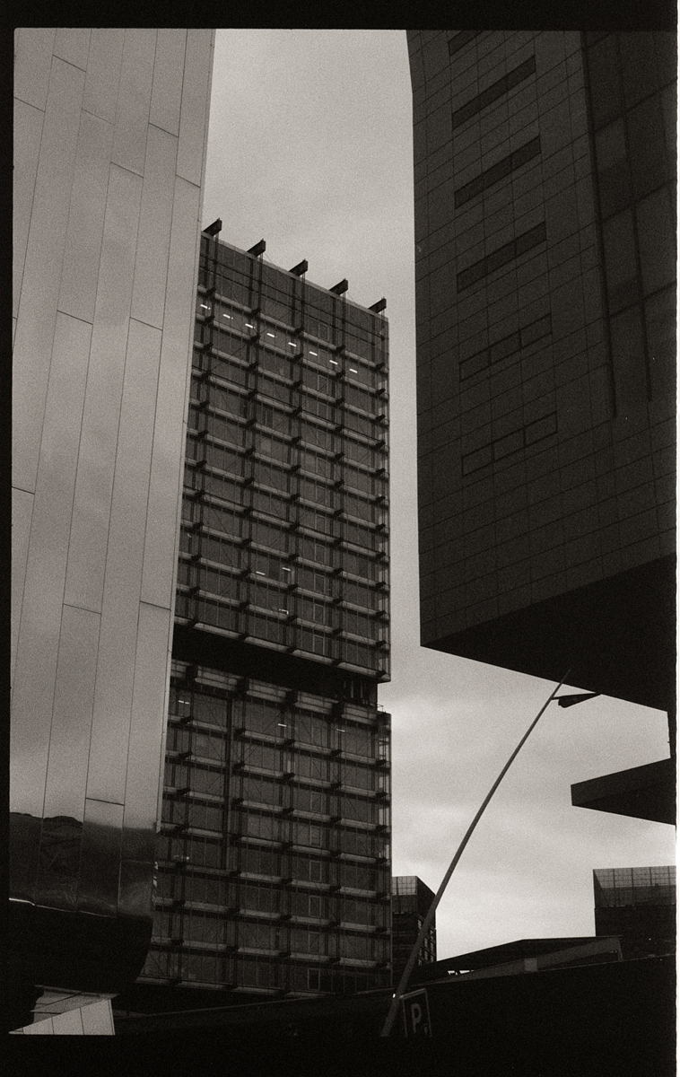 Photographie argentique urbaine : faut-il toujours cadrer à la verticale ?