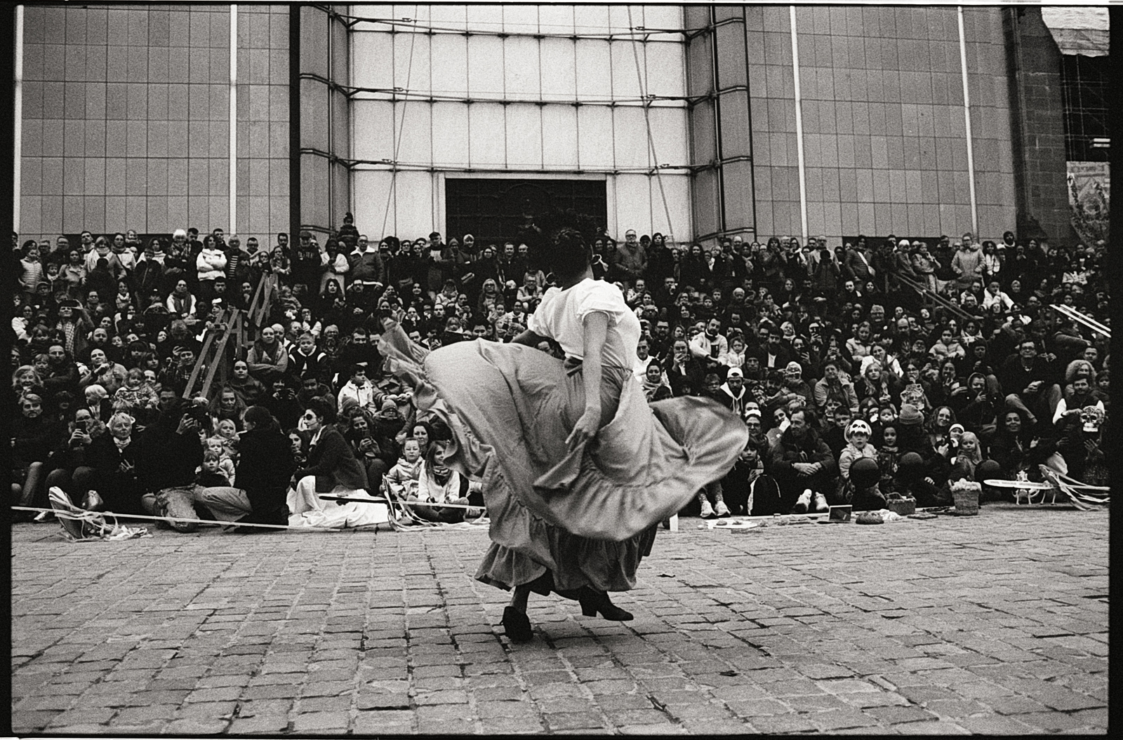 spectacle danse mexicaine à Lille photographie à 'ancienne en noir et blanc argentque.