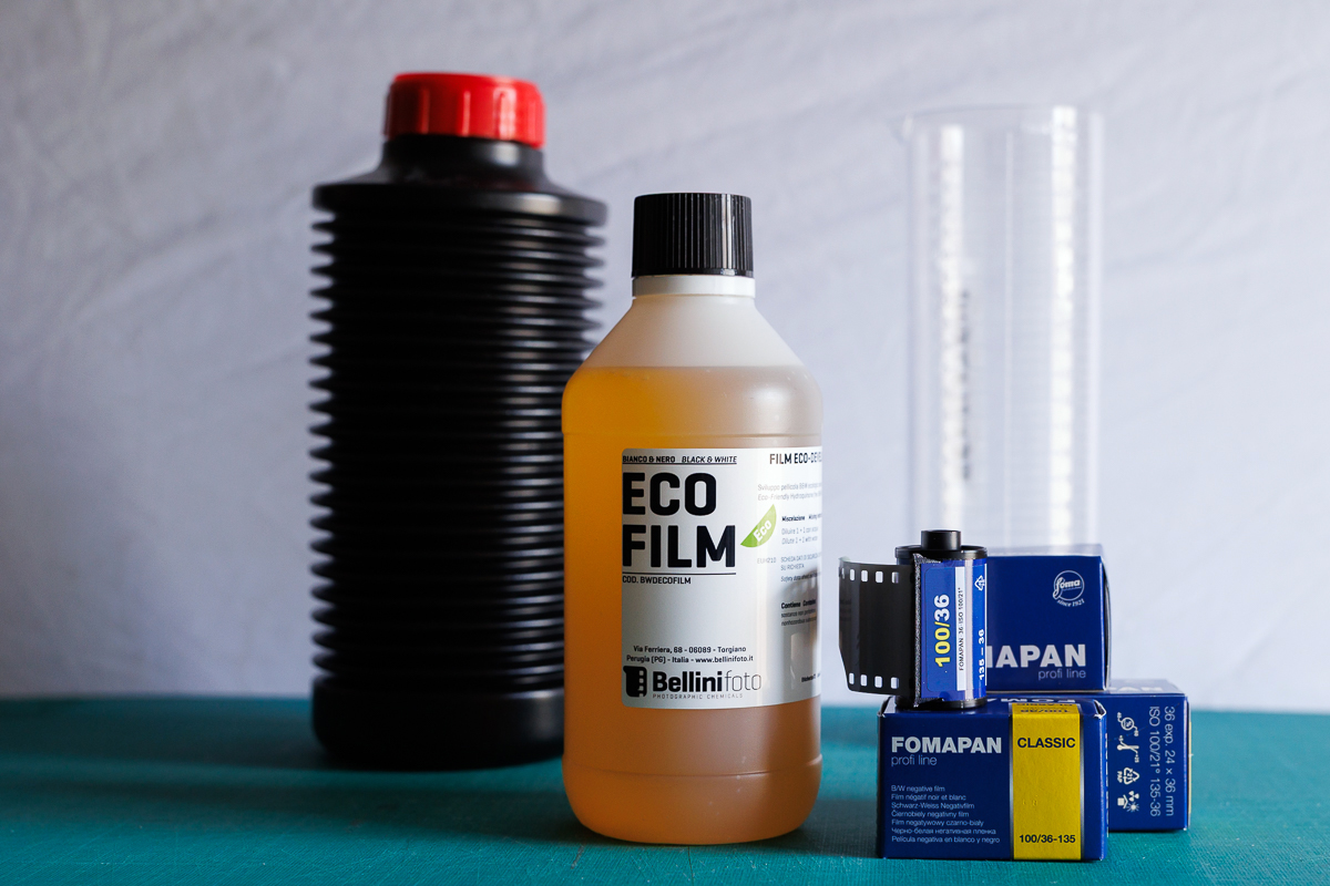 développement pellicule noir et blanc argentique d'un film Fomapan avec le révélateur Bellini Eco Film identique au Xtol