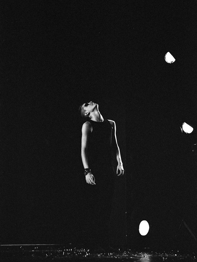 Photographie argentique pour projets artistiques et éditoriaux. Prises de vues en noir et blanc sur pellicule à Lille Paris et Belgique.